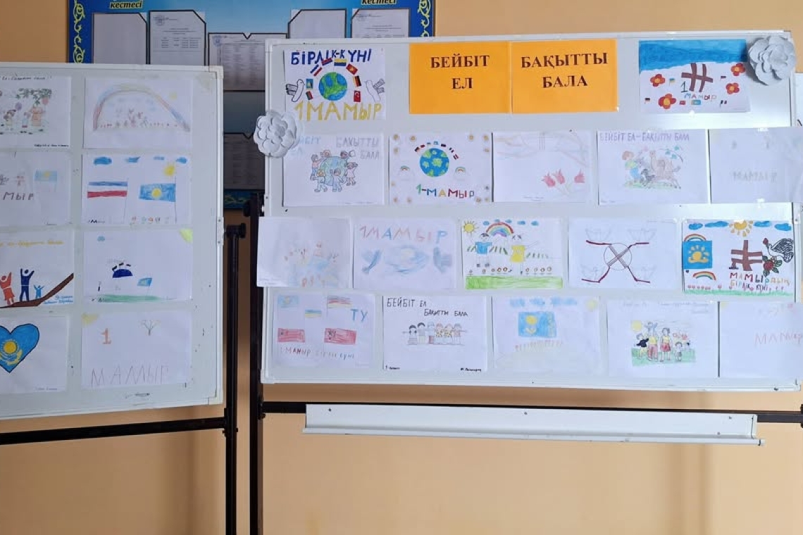 #Біртұтас_тәрбие  1-мамыр Қазақстан халқы бірлігі күніне орай мектебімізде "Бейбіт ел-бақытты бала" тақырыбында сурет көрмесі ұйымдастырылды.