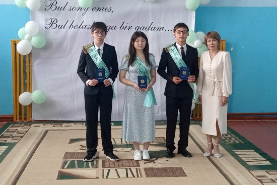 18.06.2025 ж. Мектебімізде маңызды іс-шара — 9-сынып аяқтаған оқушыларға негізгі білім туралы аттестаттар табысталды. 